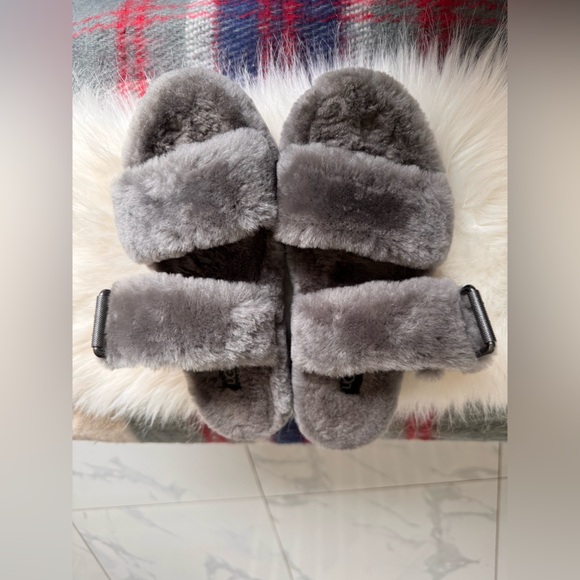 UGG Fluffy Slide Sandals - Size 7 - Cozy & Stylish - Picture 2 of 10